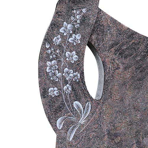 Grabstein-Veredelung mit floraler Gravur